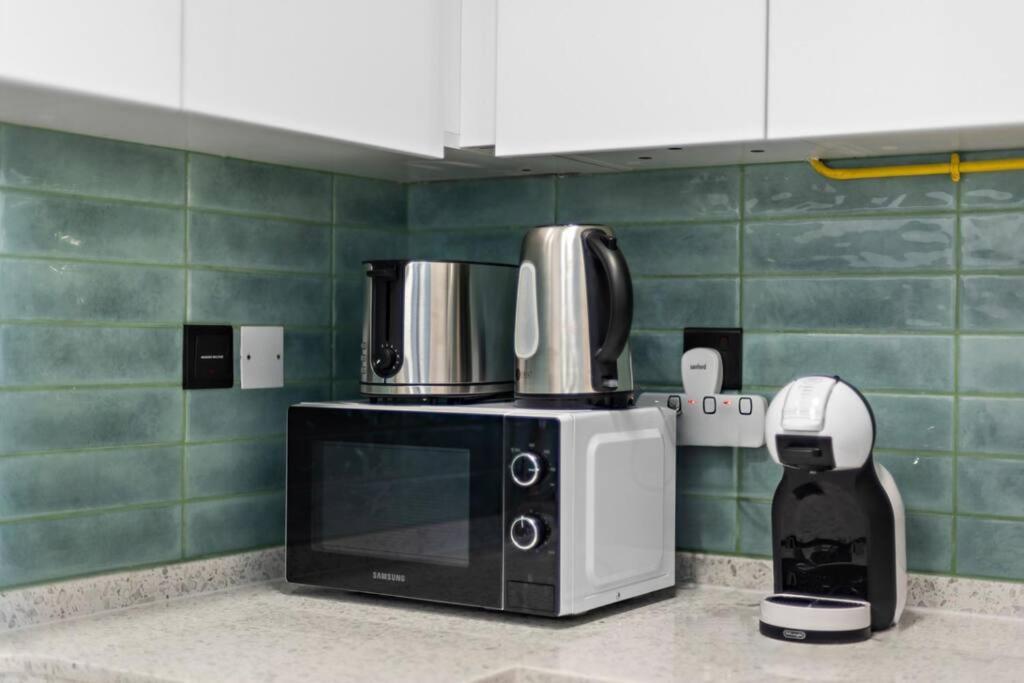 Unique 1 Bhk Near To Metro Apartment *